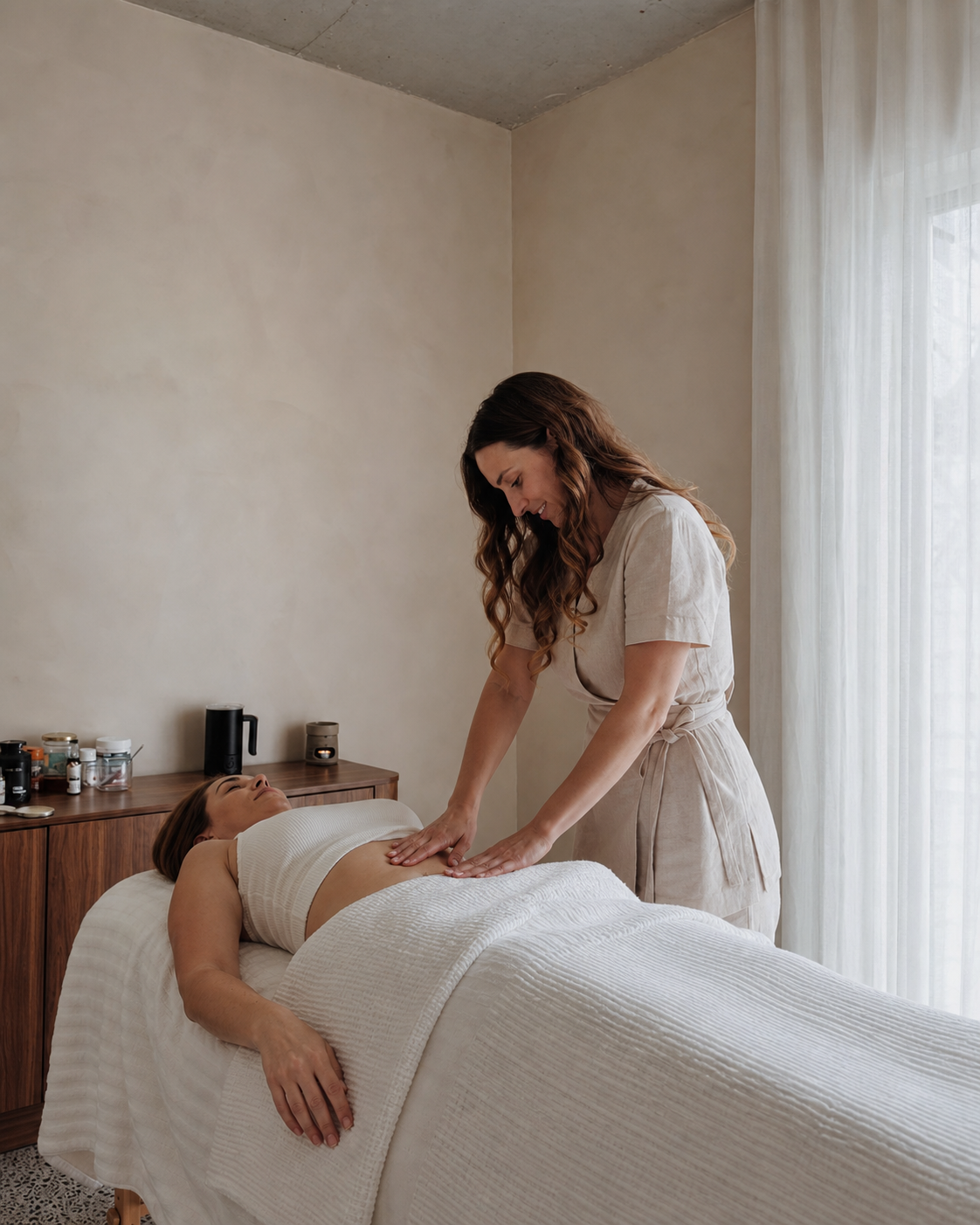 Abdominal therapy at Flow & Bloom